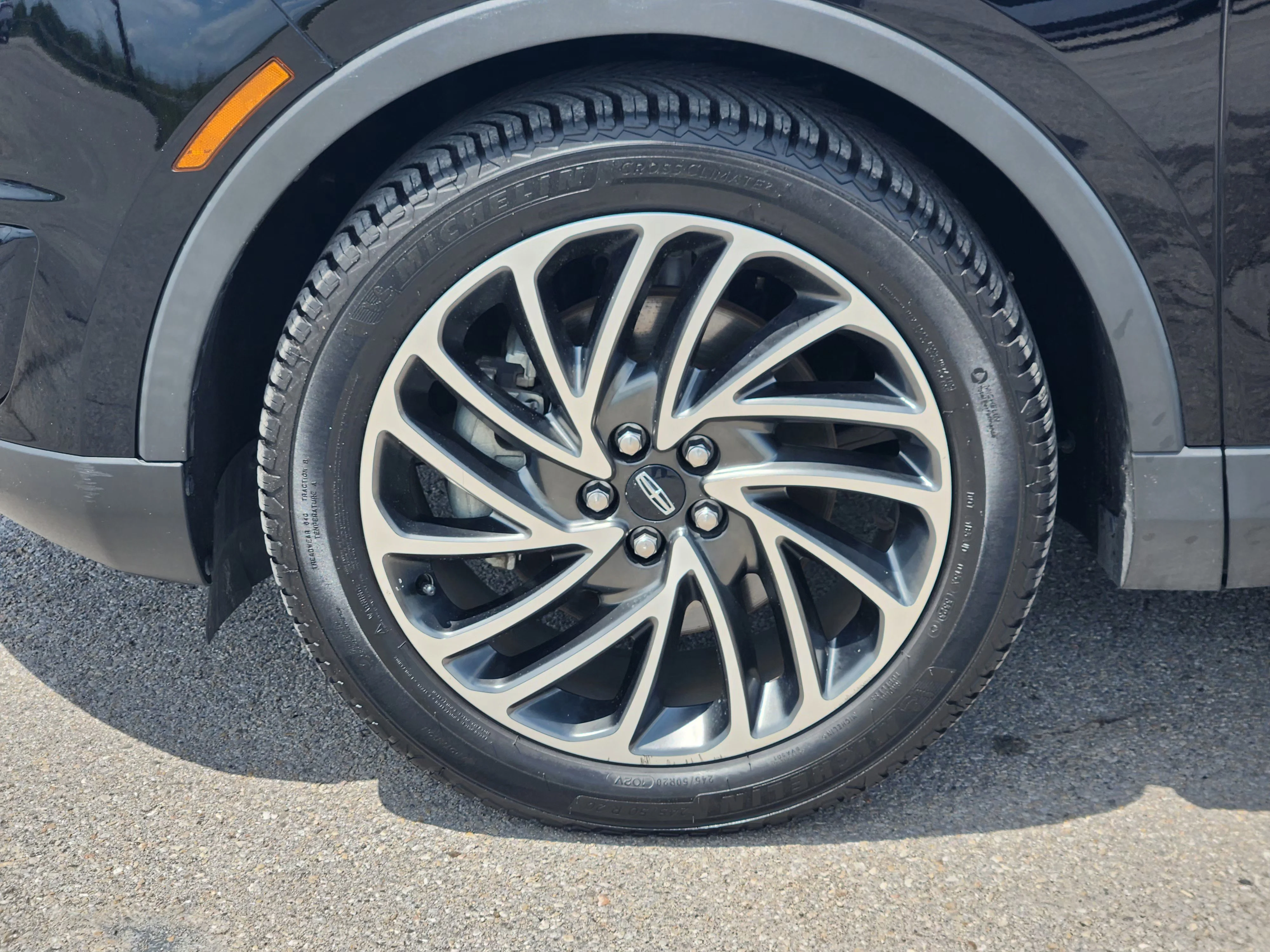 Used 2019  Lincoln Reserve image 10
