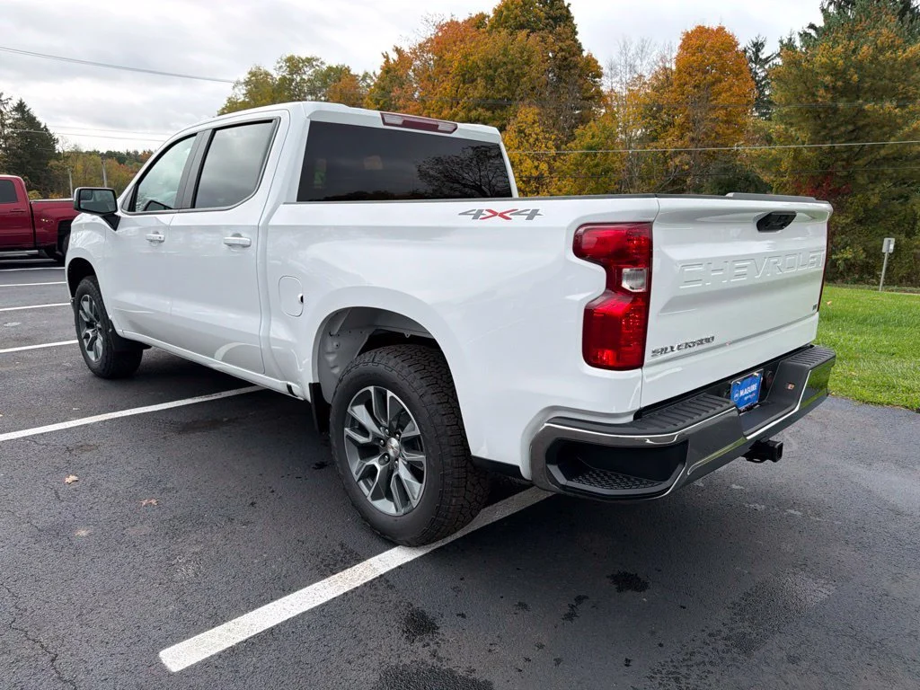 New 2026 Summit White Chevrolet LT (2FL) image 5