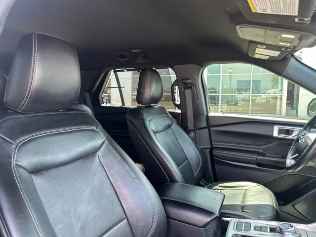 Used 2020 Black Ford Limited image 9
