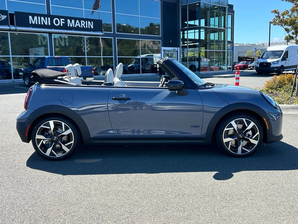 New 2026 Copper Grey Metallic MINI Signature Plus image 6