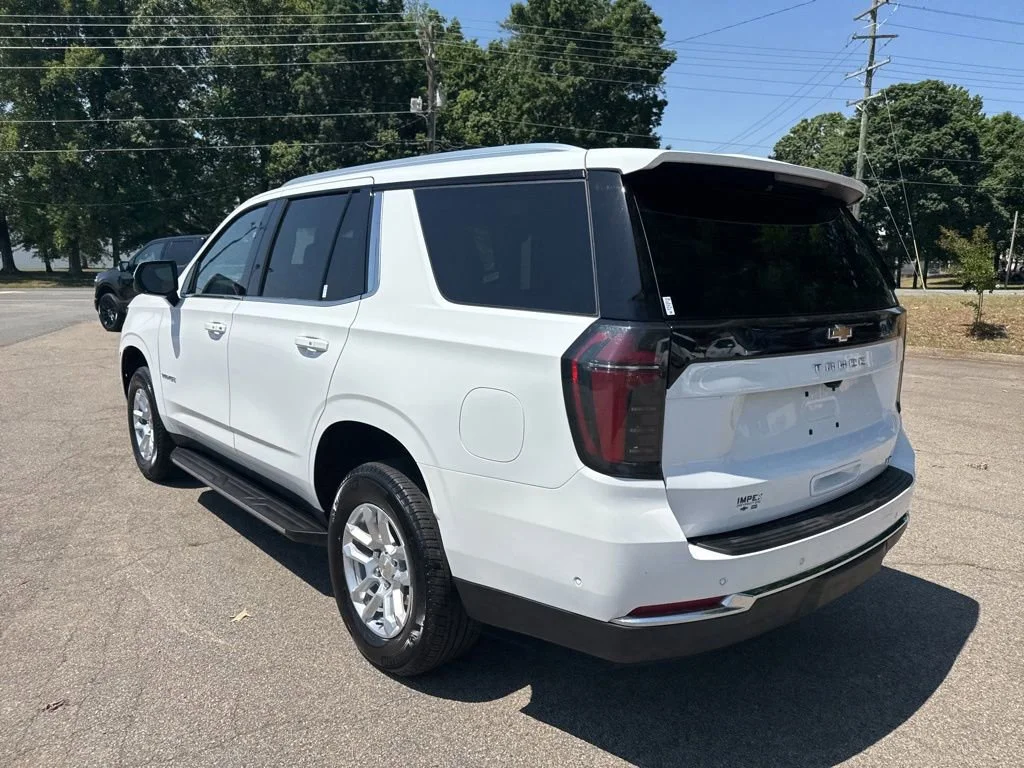 Used 2025 Summit White Chevrolet LT image 3