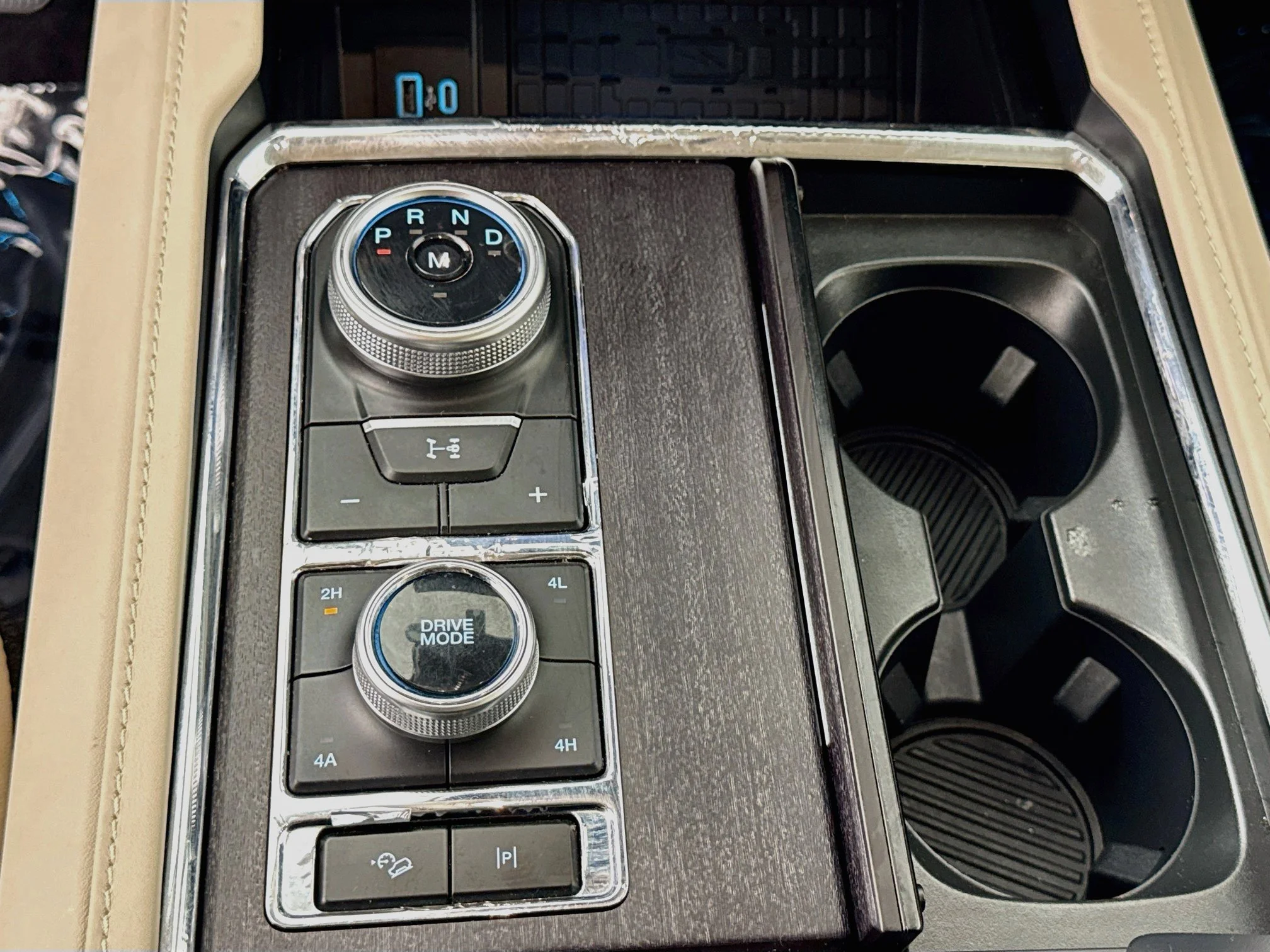 Used 2023  Ford Platinum image 19