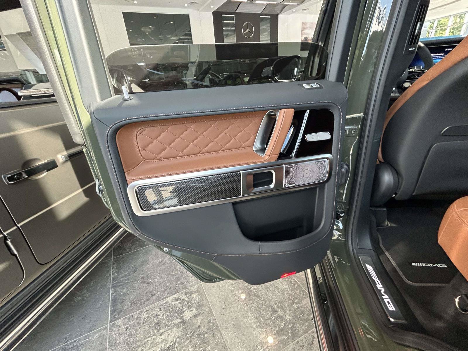 New 2027 MANUFAKTUR customer request glossy paint finish Mercedes-Benz AMG® G 63 SUV image 15