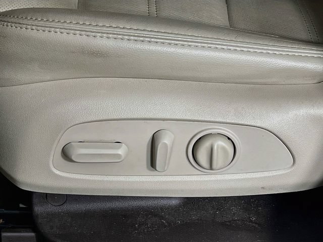 Used 2017 WHITE FROST TRICOAT GMC Denali image 11