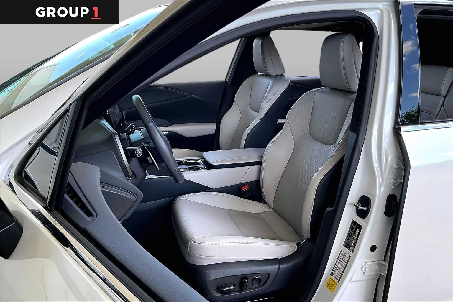 Used 2024 Eminent White Pearl Lexus Premium Plus image 7