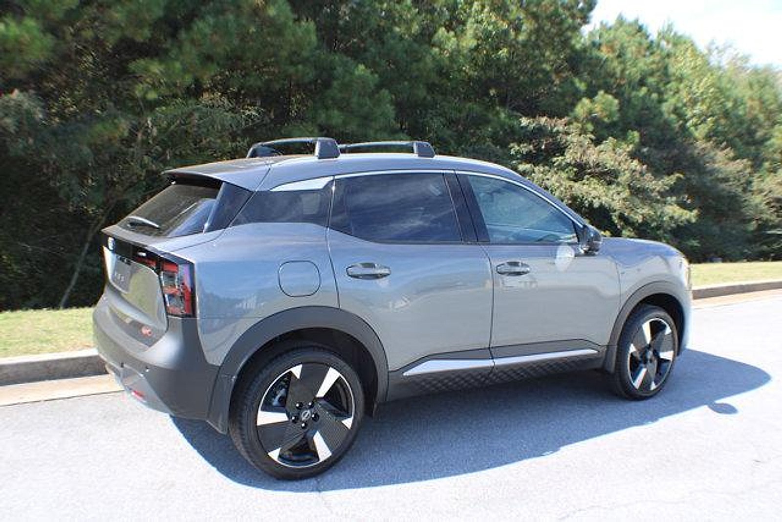 2026 Nissan KICKS SR - Photo 2