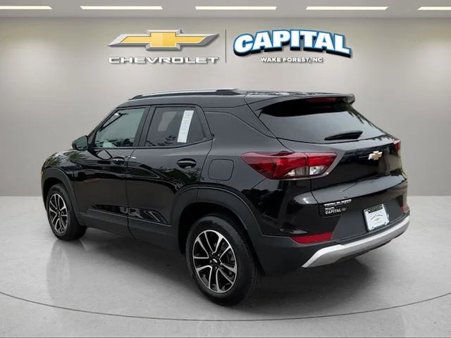 Used 2025 Black Chevrolet LT image 3