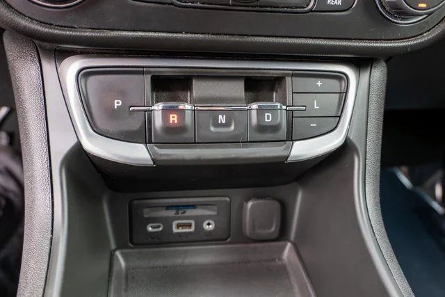 Used 2022 Red GMC SLT image 31