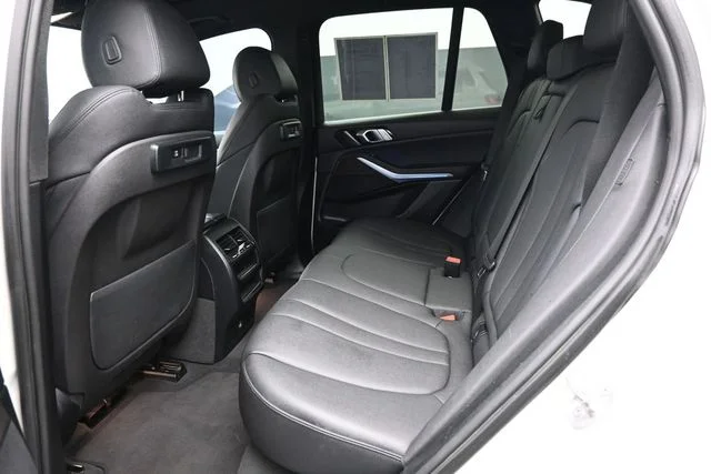 Used 2022 White BMW xDrive40i image 13