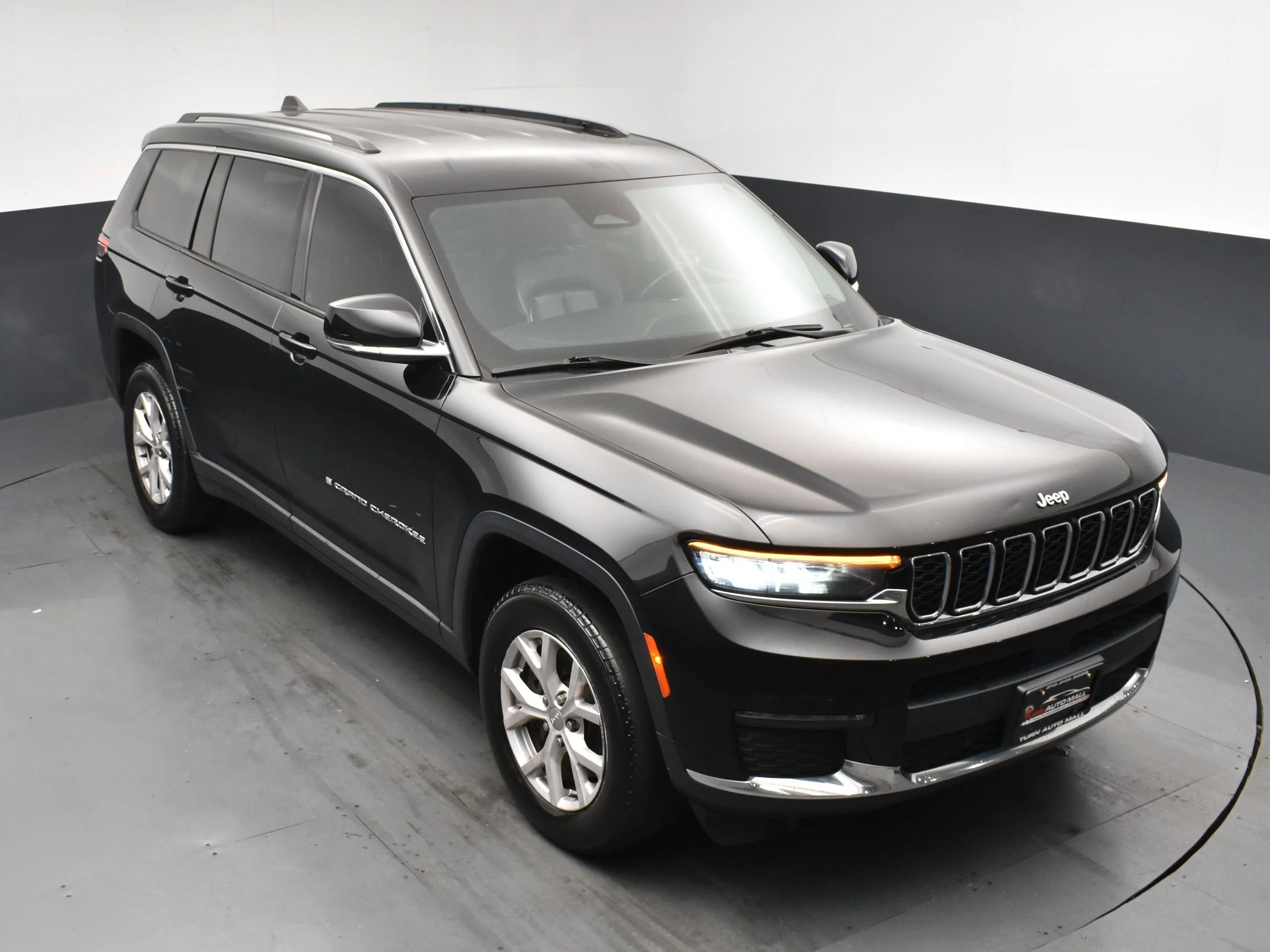 Used 2021 Diamond Black Crystal Pearlcoat Jeep Limited image 19