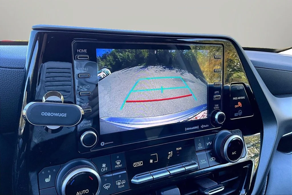 Used 2021 Silver Toyota XLE image 16