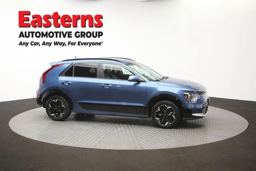 Used 2023 Blue Kia Wind image 45