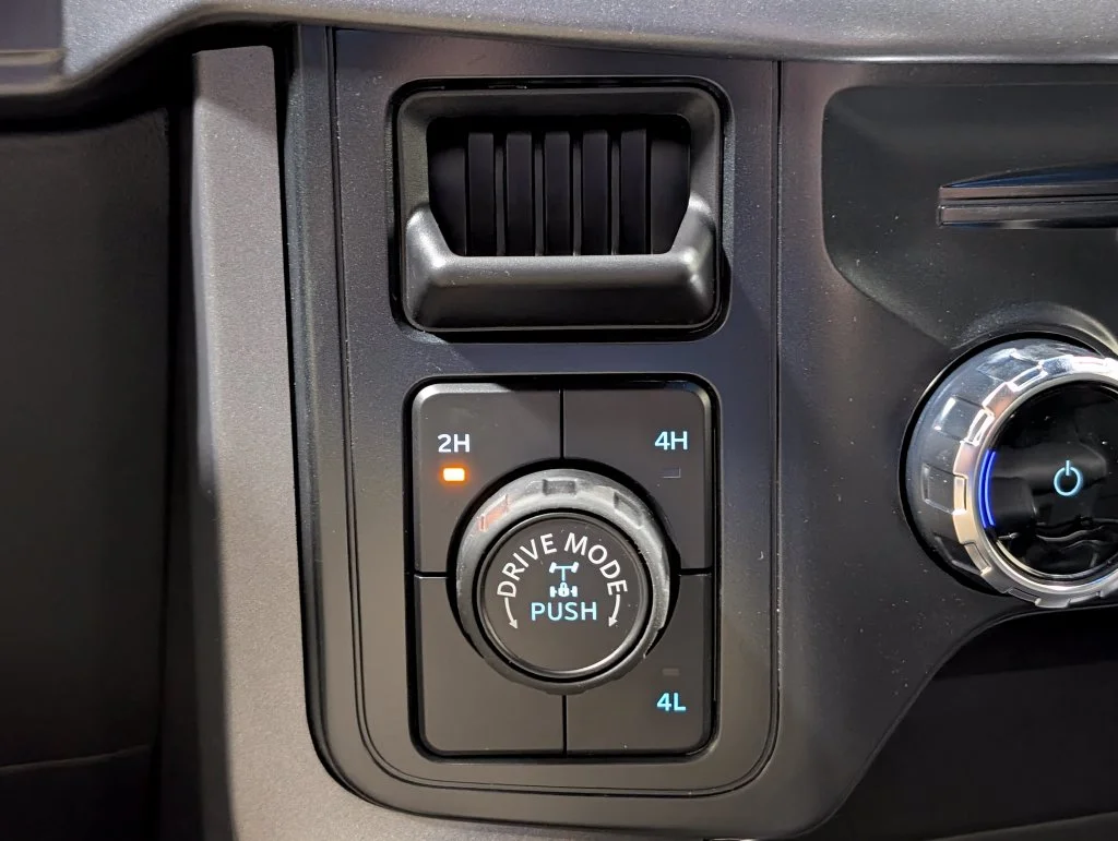 New 2026 Agate Black Metallic Ford XLT image 8