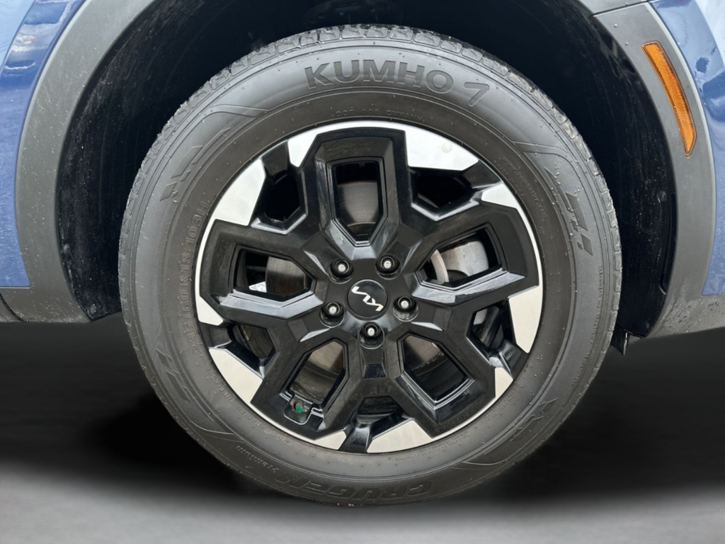 Used 2025 Black Kia S image 45