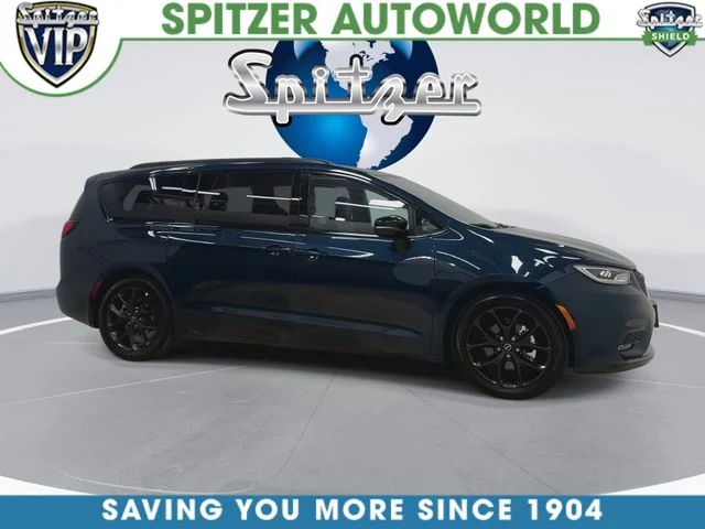 Used 2025 Blue Chrysler Limited image 2