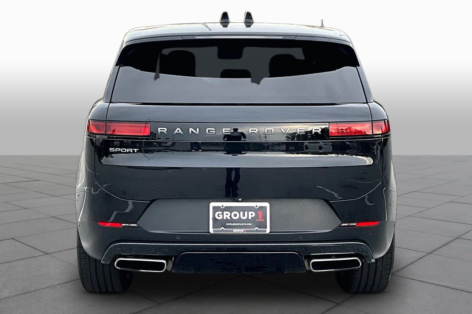 Used 2024 Santorini Black Metallic Land Rover SE image 5