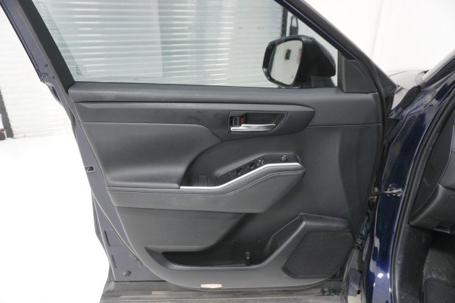 Used 2023  Toyota XSE image 14