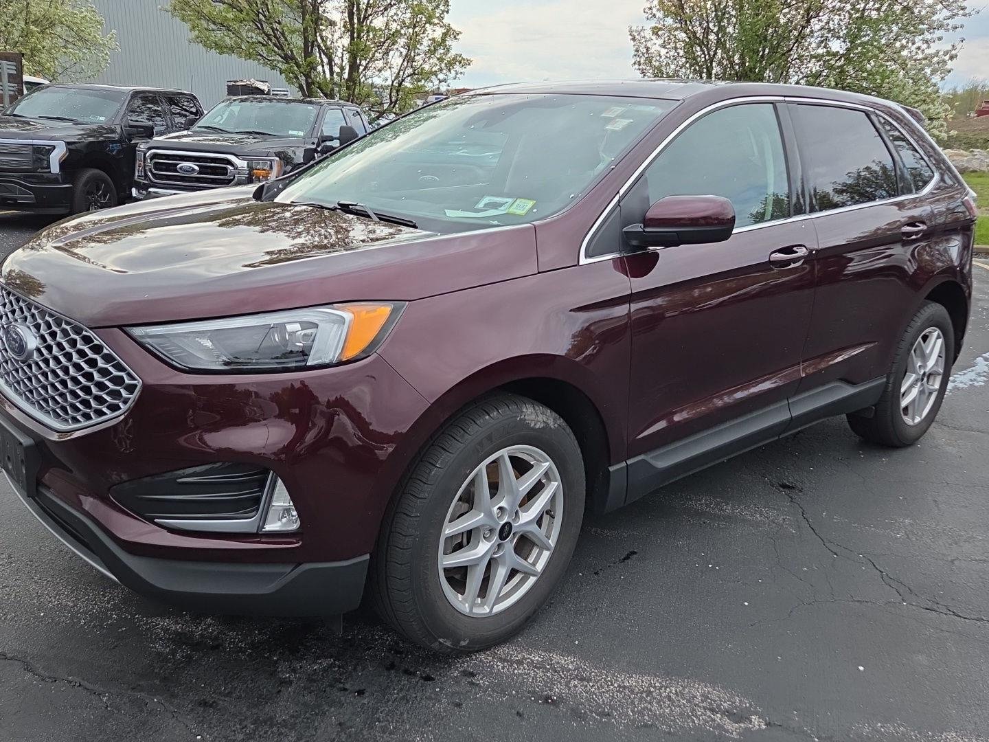 Used 2024 Burgundy Velvet Metallic Tinted Clearcoat Ford SEL image 5