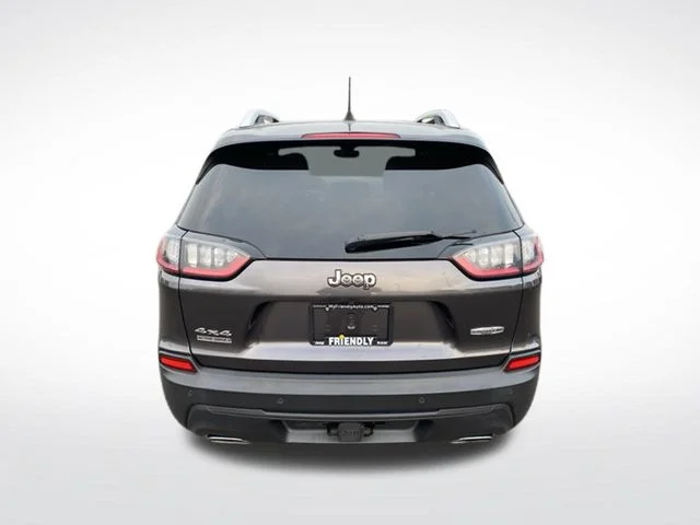 Used 2021 Gray Jeep Latitude Lux image 4