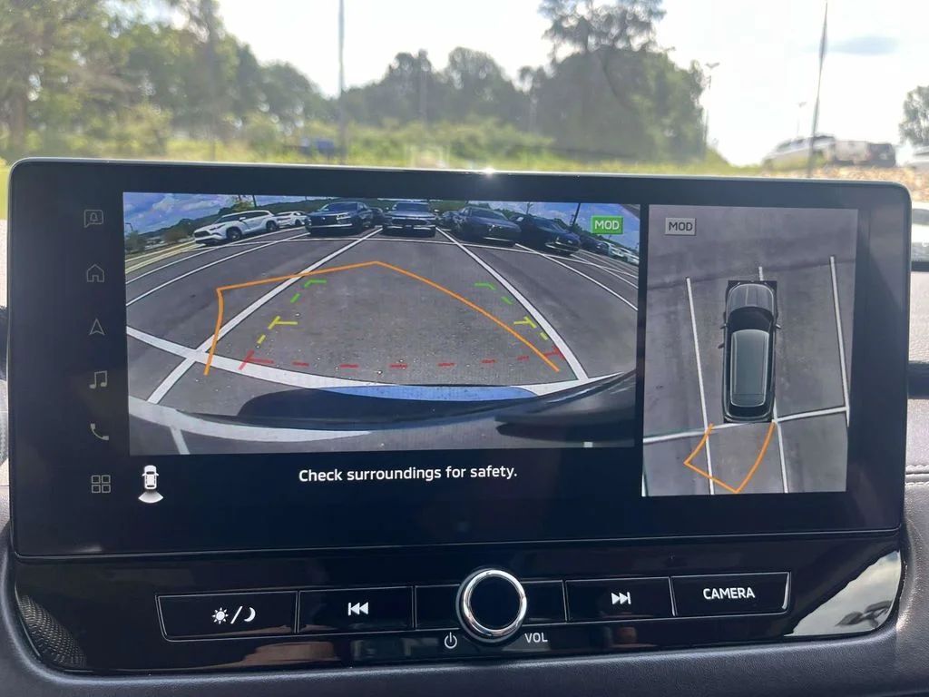 Used 2025 Gray Mitsubishi SE image 24