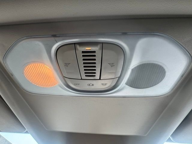 Used 2018 Bright White Clearcoat Ram Base image 13