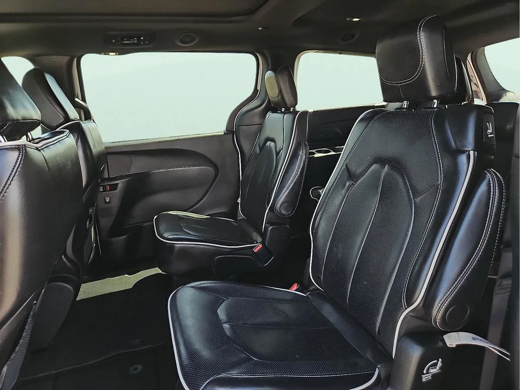 Used 2025 White Chrysler Limited image 8