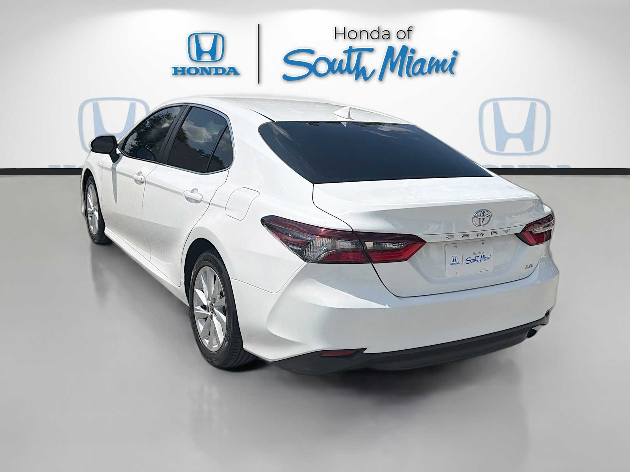 Used 2023 Ice Cap Toyota LE image 5