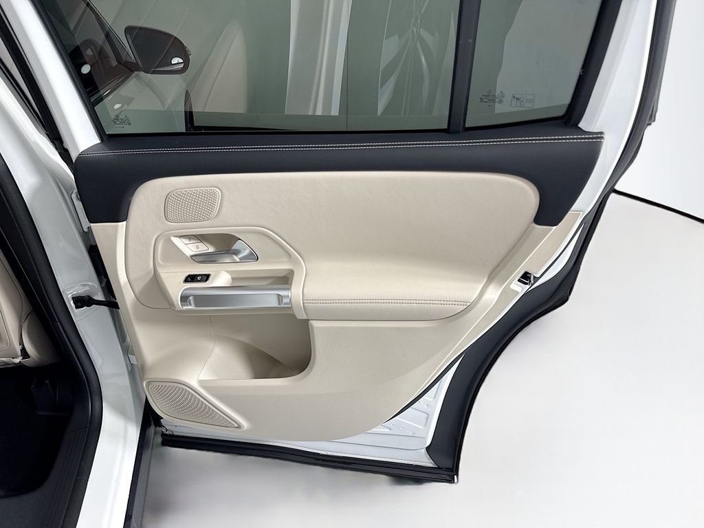 Certified Used 2026 Polar White Mercedes-Benz GLB 250 image 27