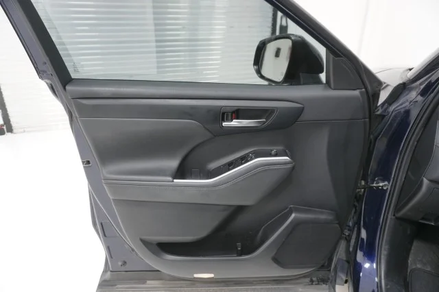 Used 2023  Toyota XSE image 14