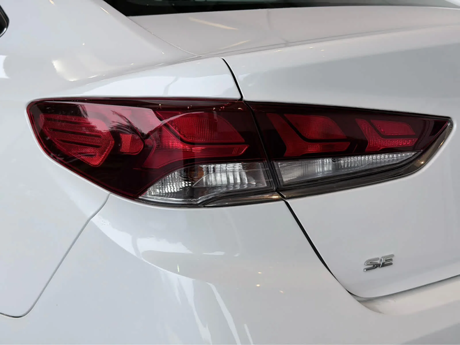 Used 2019  Hyundai SE image 8