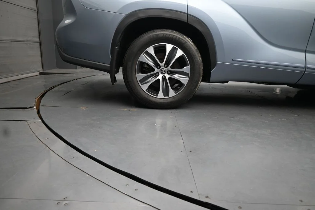 Used 2023  Toyota XLE image 10