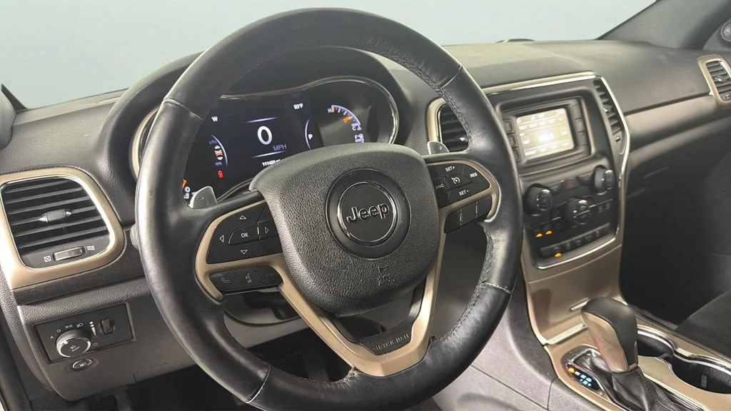Used 2017 White Jeep Laredo image 21
