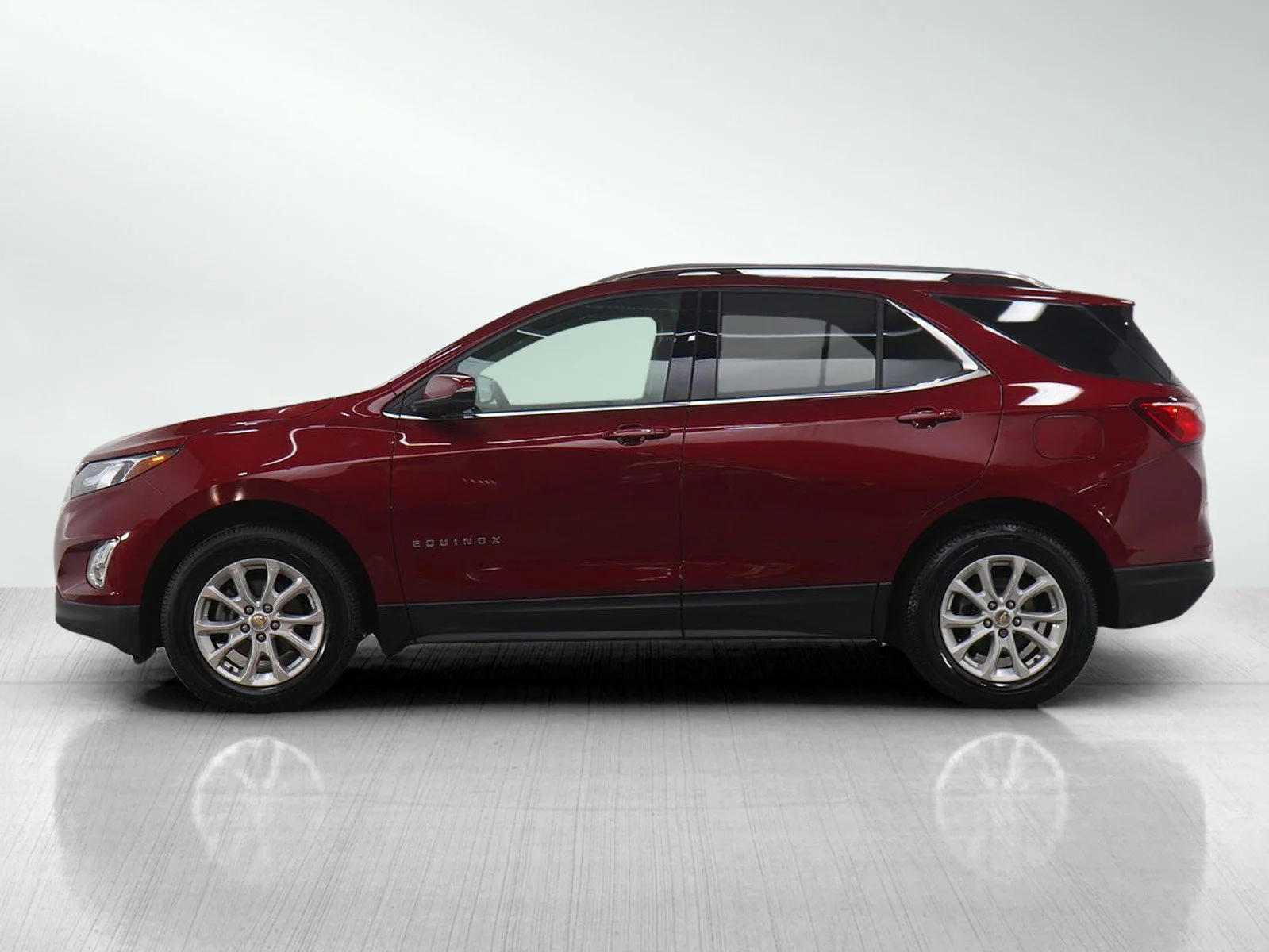 Used 2018 Chevrolet Equinox LT with VIN 2GNAXSEV2J6334918 for sale in Wayzata, MN