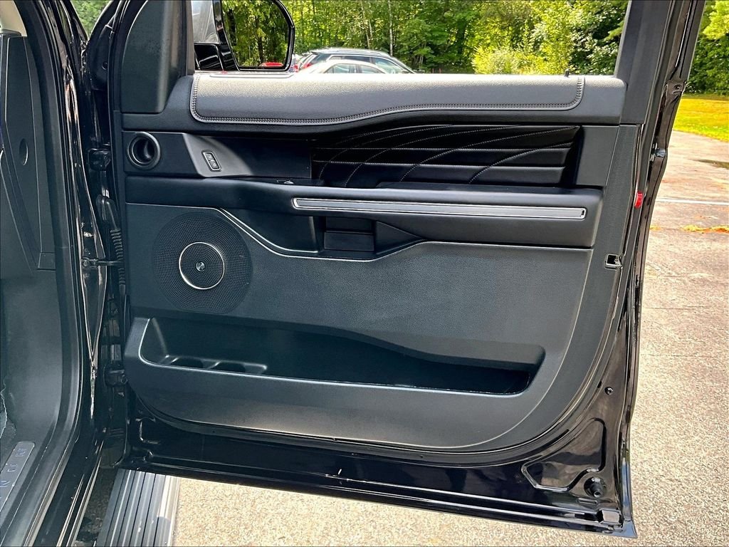 Used 2019 Black Metallic Ford Platinum image 12