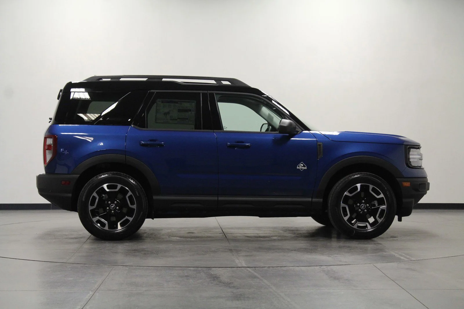 Used 2024 Atlas Blue Metallic Ford Outer Banks image 3