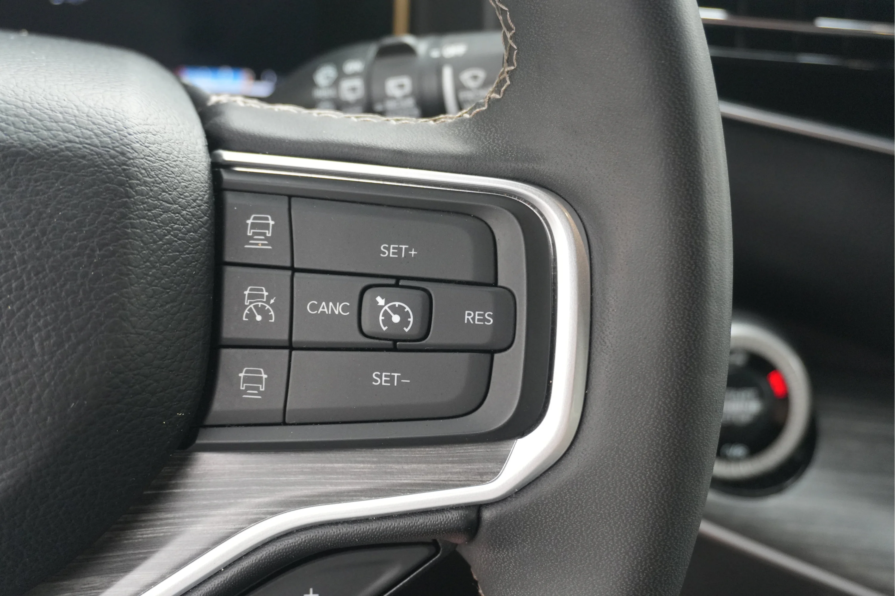 Used 2024 Diamond Black Crystal Pearlcoat Jeep Series II image 27