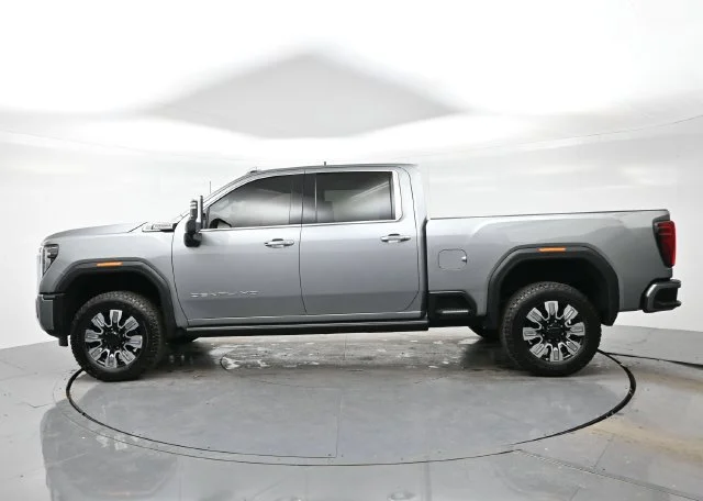 Used 2025 Sterling Metallic GMC Denali image 4