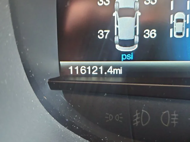 Used 2018 Gold Ford SEL image 17