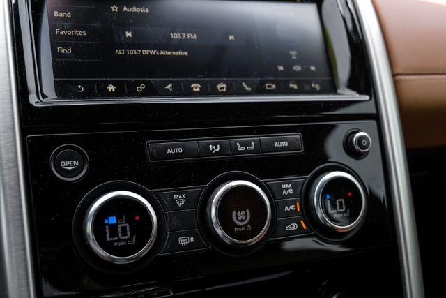Used 2019 White Land Rover HSE Luxury image 34