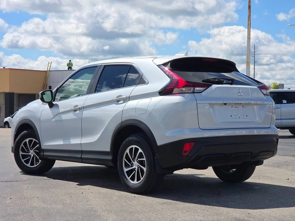Used 2023 Diamond White Mitsubishi ES image 20