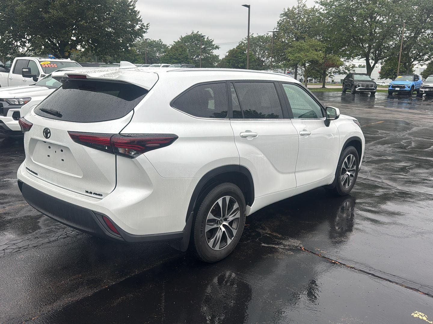 Used 2024 Wind Chill Pearl Toyota XLE image 8