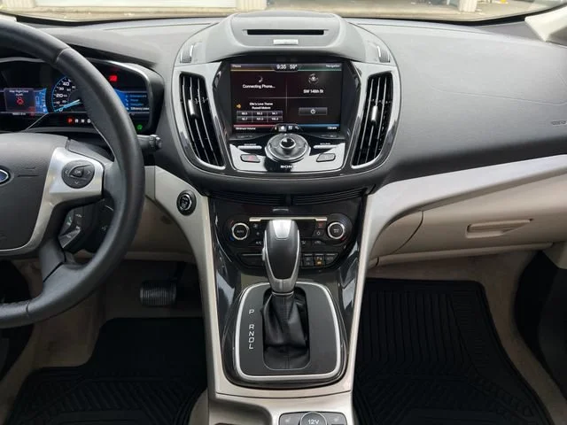 Used 2014 White Platinum Metallic Tri-Coat Ford SEL image 19