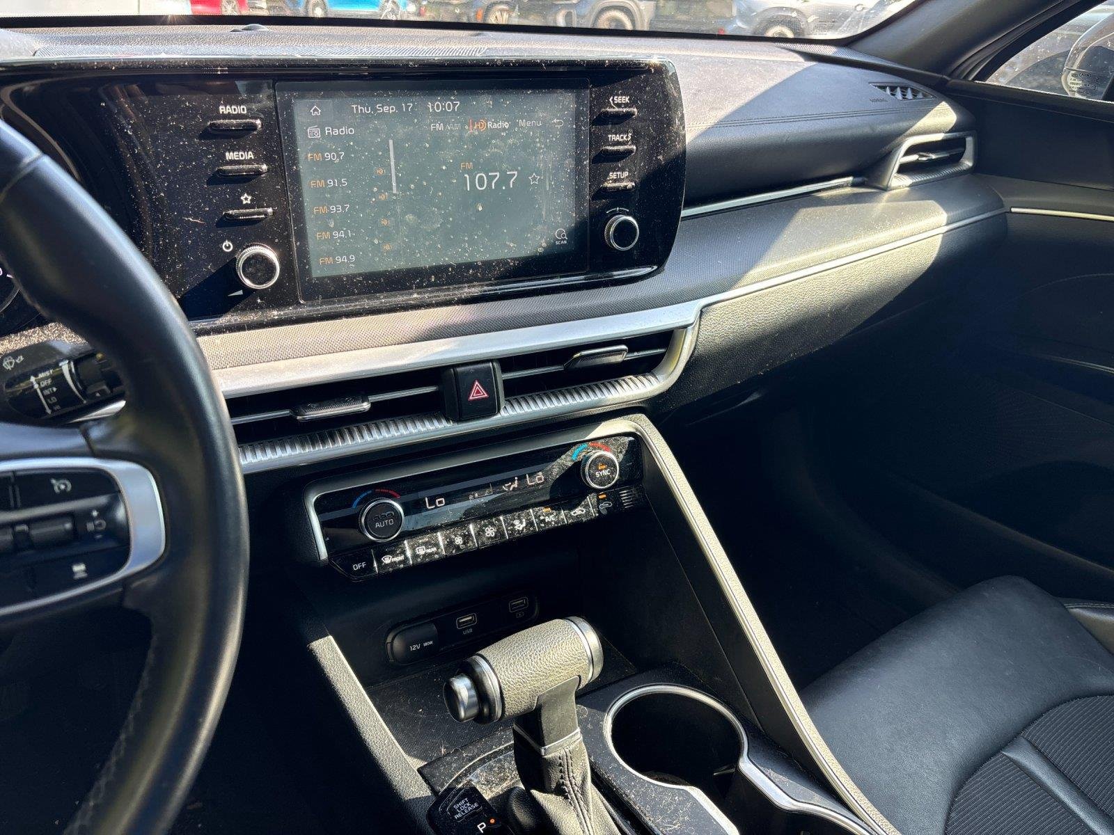 Used 2021 Glacial White Pearl KIA GTLINE image 27