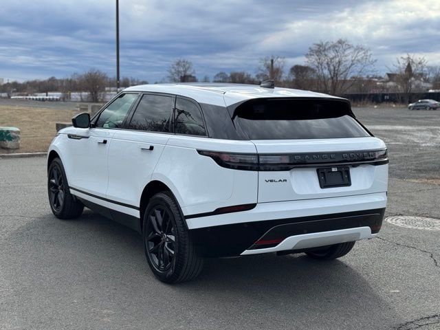 New 2026 Fuji White Land Rover Dynamic SE image 3