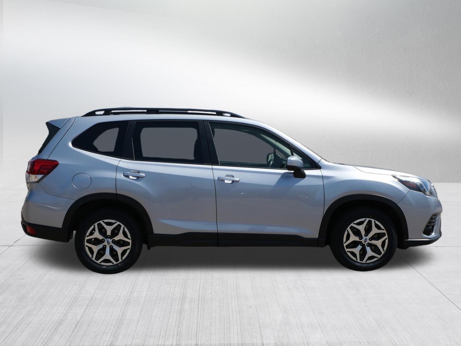 Used 2022 Ice Silver Metallic Subaru Premium image 8