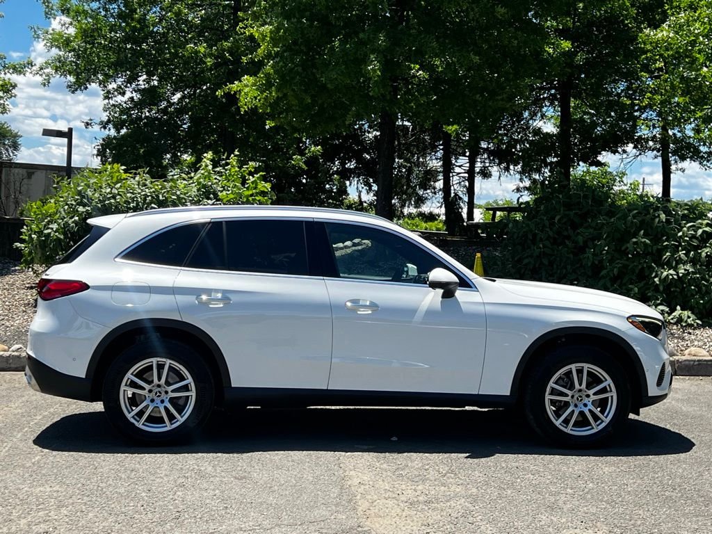 Certified Used 2023 White Mercedes-Benz GLC 300 image 4
