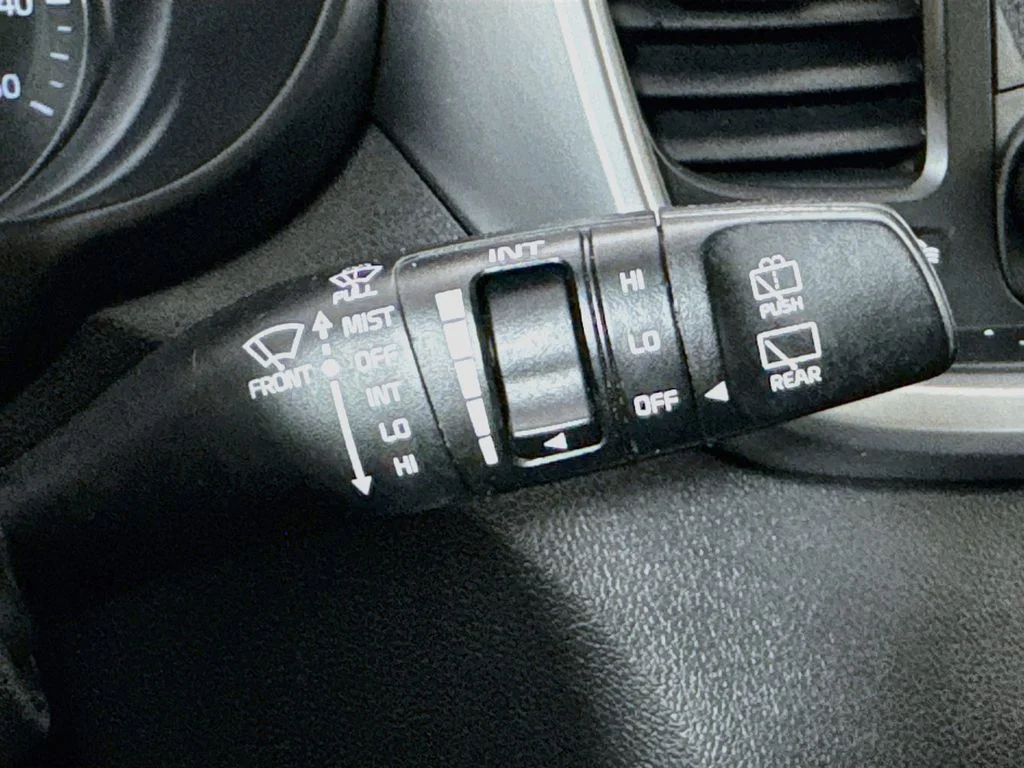 Used 2019 Black Kia L image 13
