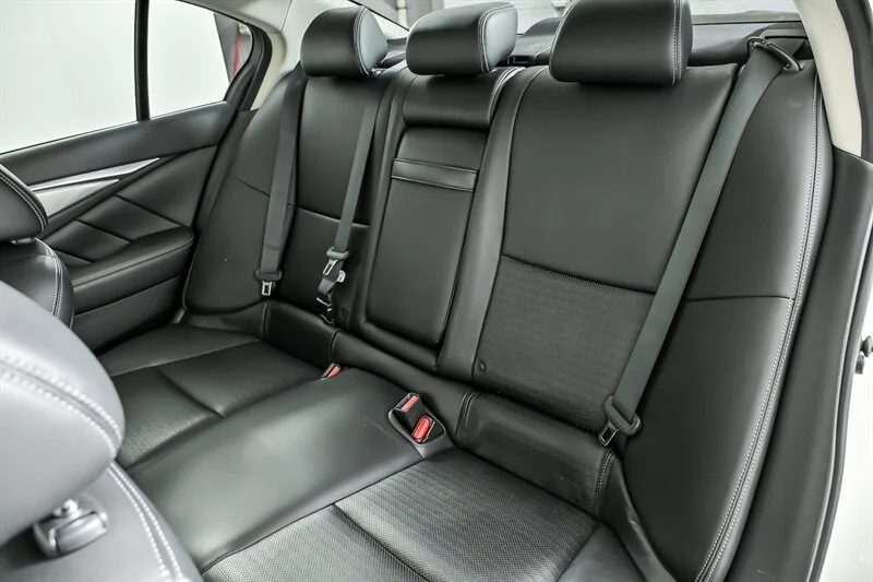Used 2018 Majestic White INFINITI 3.0T Sport image 18