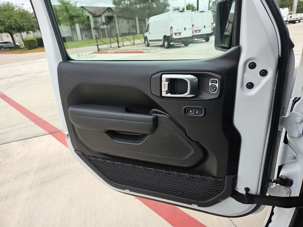 Used 2026 White Jeep Rubicon image 10