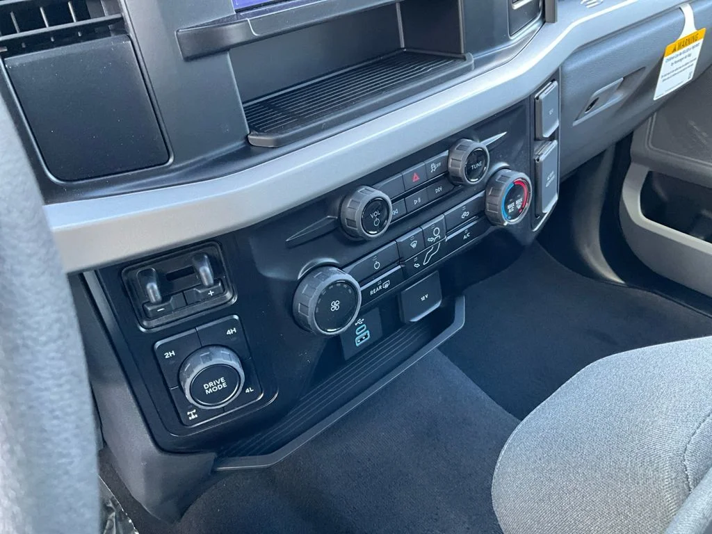 New 2026 Oxford White Ford F-250® XLT image 18